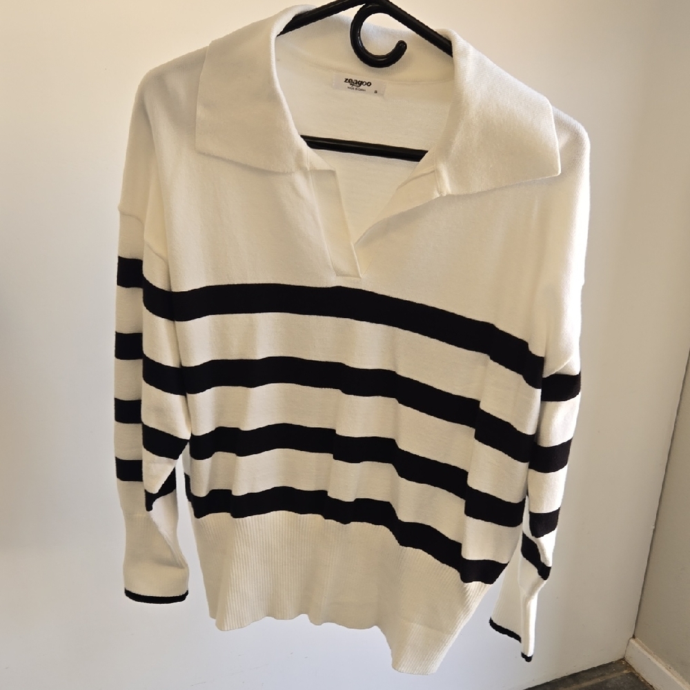 Zeagoo V-Neck White and Black Striped Sweater